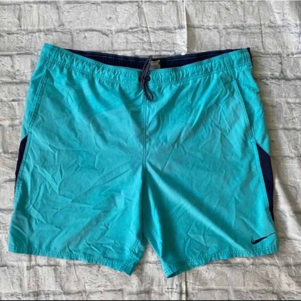 Nike men XL mesh lined swim trunks w/front pockets and drawstring tie waist